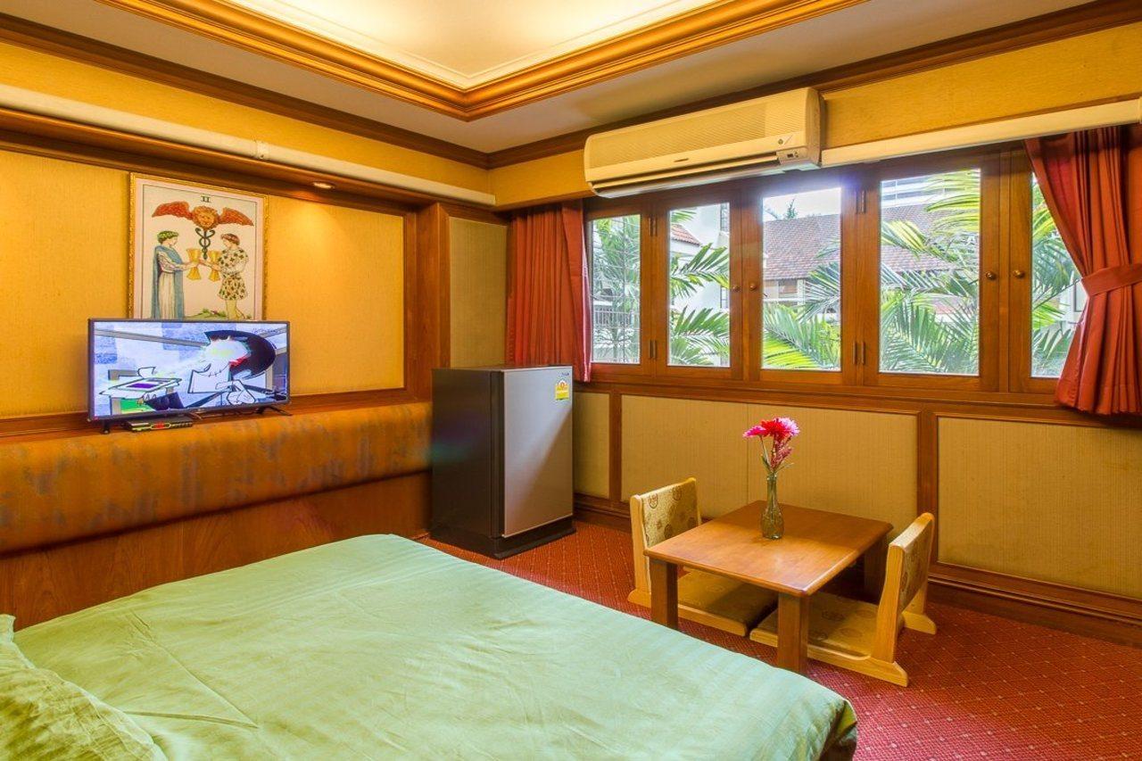 B&B 22 House Банкок Екстериор снимка