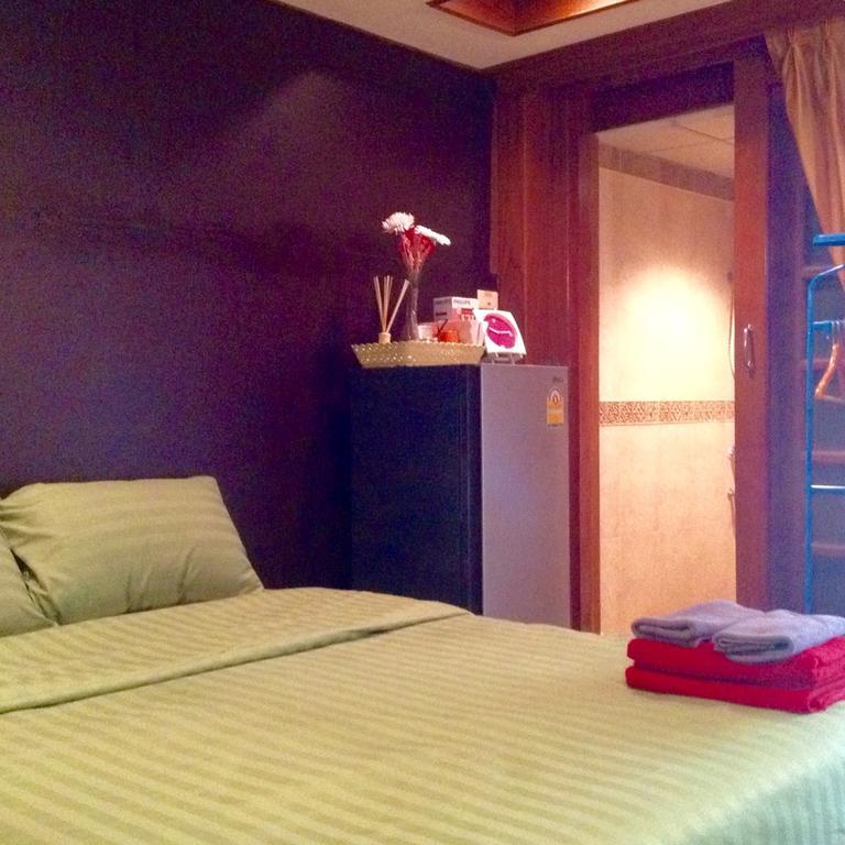 B&B 22 House Банкок Екстериор снимка