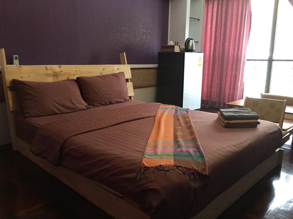 B&B 22 House Банкок Екстериор снимка