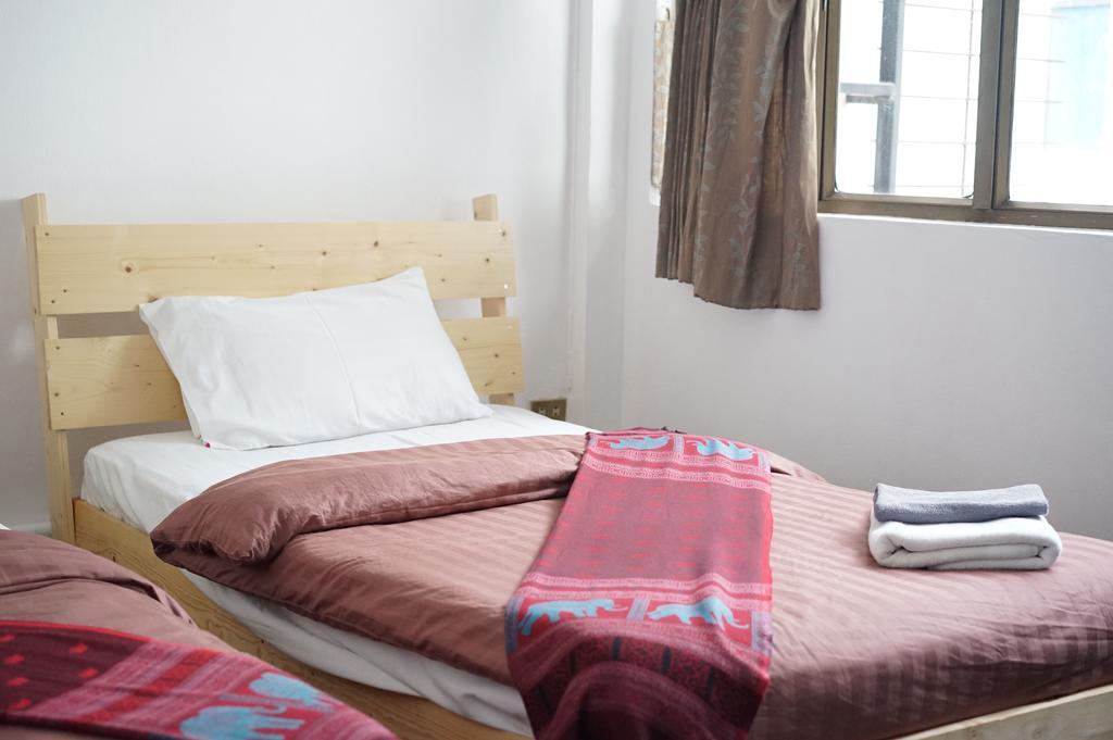 B&B 22 House Банкок Екстериор снимка