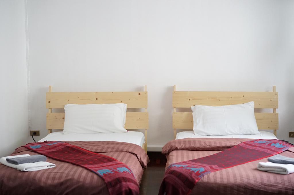 B&B 22 House Банкок Екстериор снимка