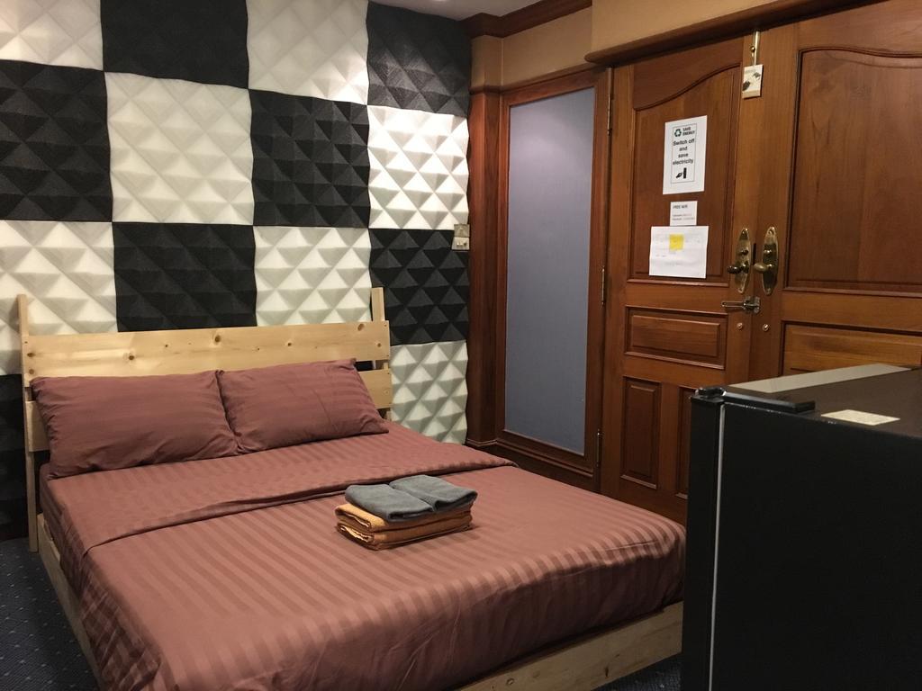 B&B 22 House Банкок Екстериор снимка