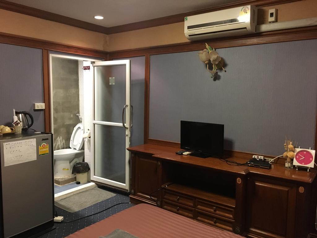 B&B 22 House Банкок Екстериор снимка