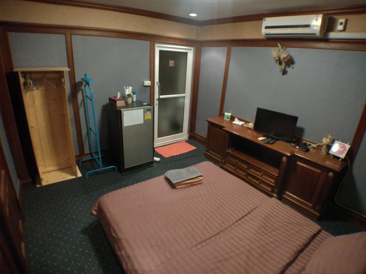 B&B 22 House Банкок Екстериор снимка