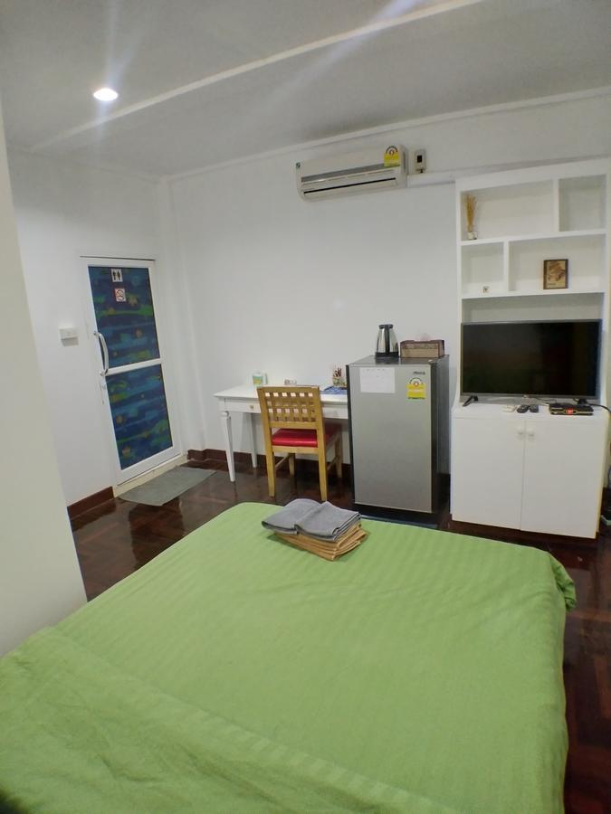 B&B 22 House Банкок Екстериор снимка