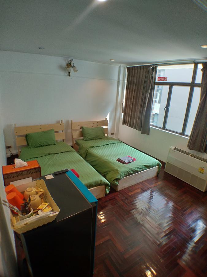 B&B 22 House Банкок Екстериор снимка