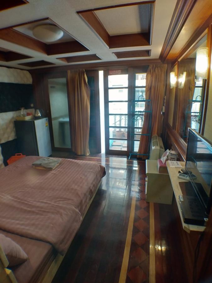 B&B 22 House Банкок Екстериор снимка