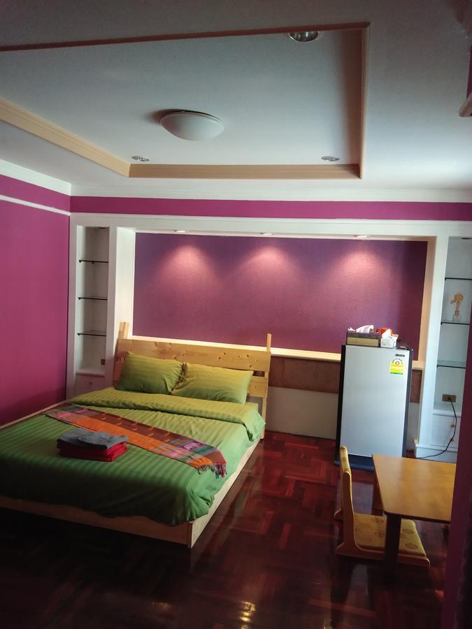 B&B 22 House Банкок Екстериор снимка